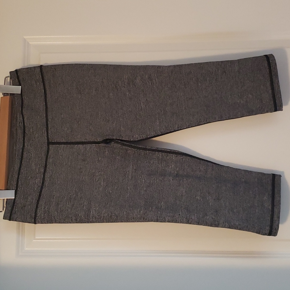 VSX (Victoria's Secret Sport) Knockout Crop Pant in Marled Gray